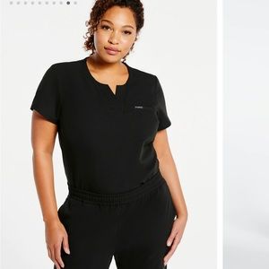 Like New Jaanuu Women’s One Pocket Scrub Top and Classic Scrub Pants, Black